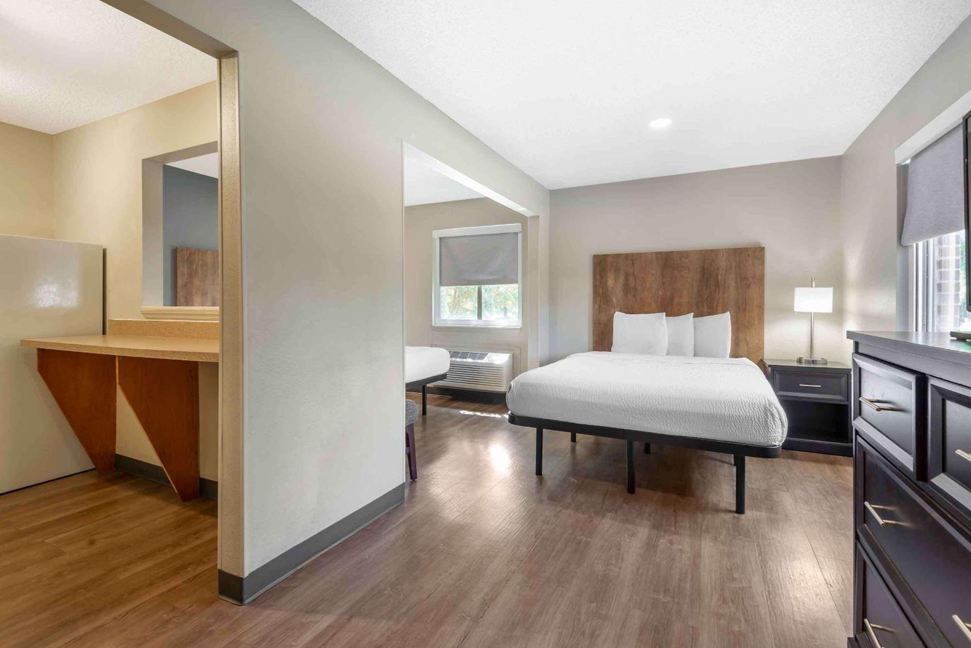 Extended Stay America Select Suites - Charlotte - University Place - E Mccullough Dr Bagian luar foto