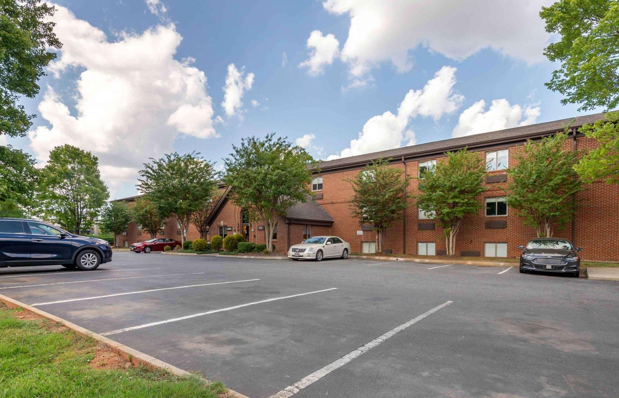 Extended Stay America Select Suites - Charlotte - University Place - E Mccullough Dr Bagian luar foto