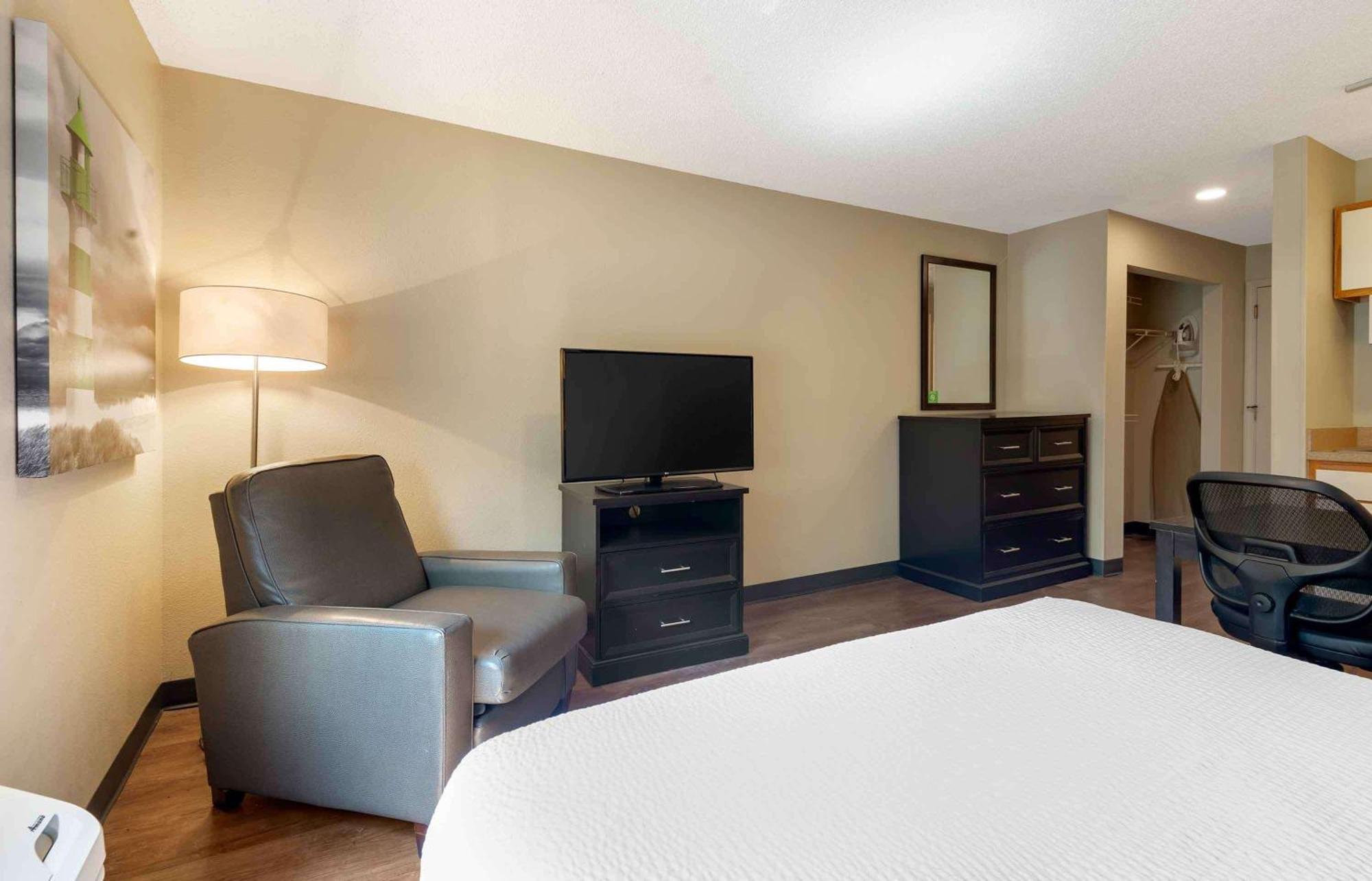 Extended Stay America Select Suites - Charlotte - University Place - E Mccullough Dr Bagian luar foto